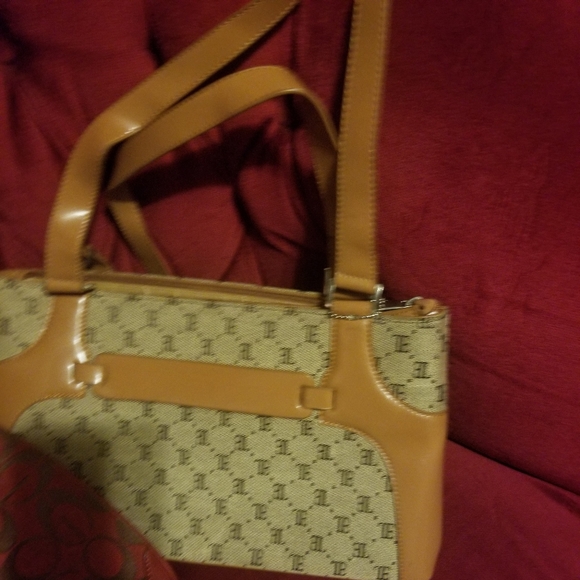 Handbags,shirts,gowns - Picture 1 of 8